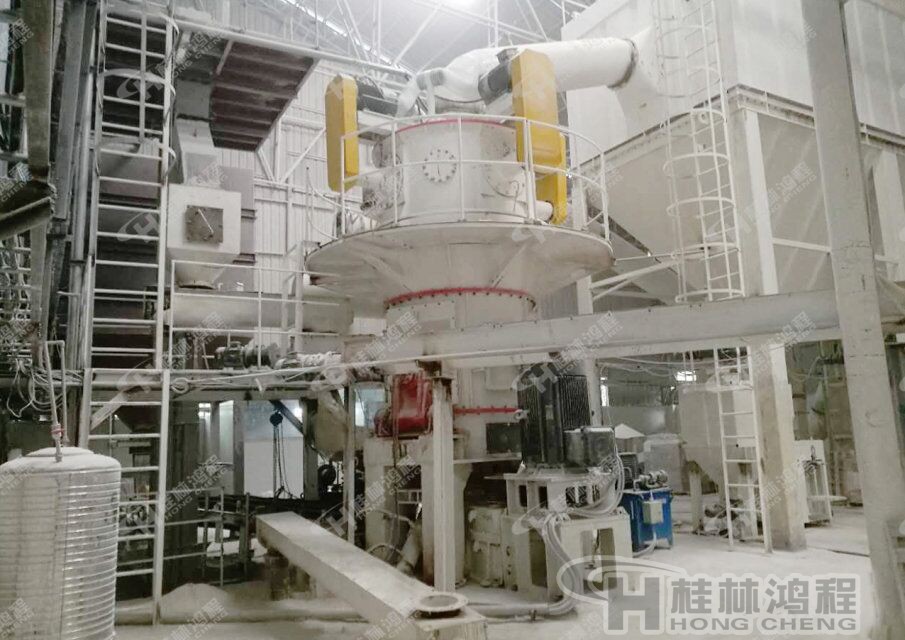 HLMX1100高純石英砂磨粉機(jī)推薦設(shè)備，桂林鴻程環(huán)保磨粉機(jī)，HLMX超細(xì)立式磨粉機(jī)