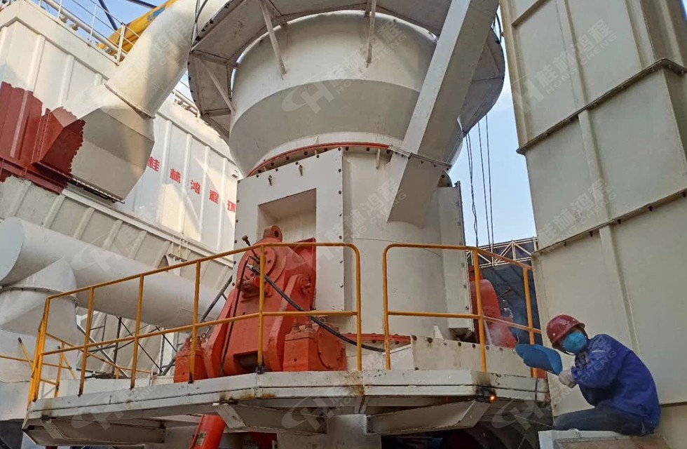 30萬噸高爐渣立磨，HLM1700爐渣立磨機