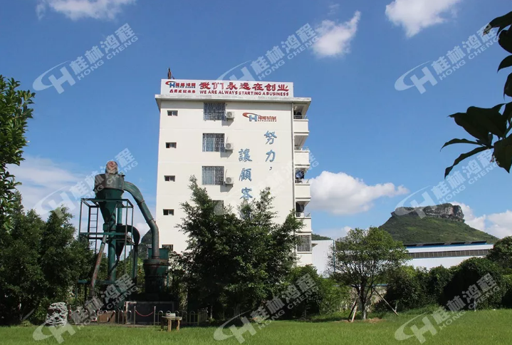 小型礦石磨粉機(jī)在哪里能買到？ 到桂林鴻程磨粉機(jī)生產(chǎn)基地